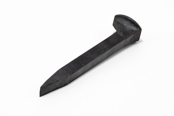Q235 Steel Rail Spike 16x16x170 Plain Oiled Finish Dog Spike For Railway Track Fastening